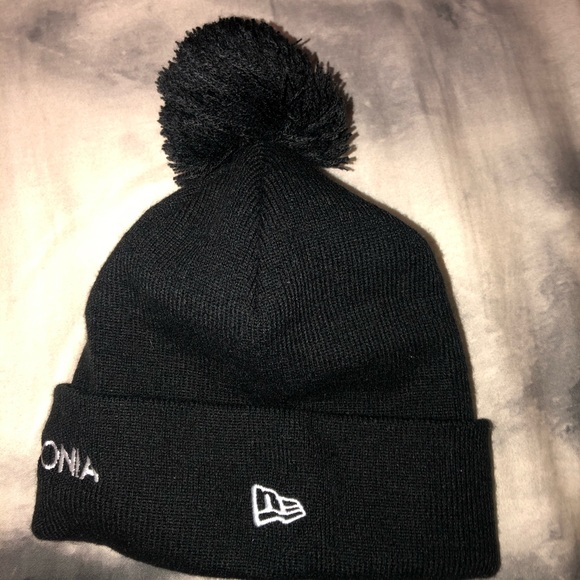 Super cute and warm Winter hat -Like NEW - Picture 4 of 5